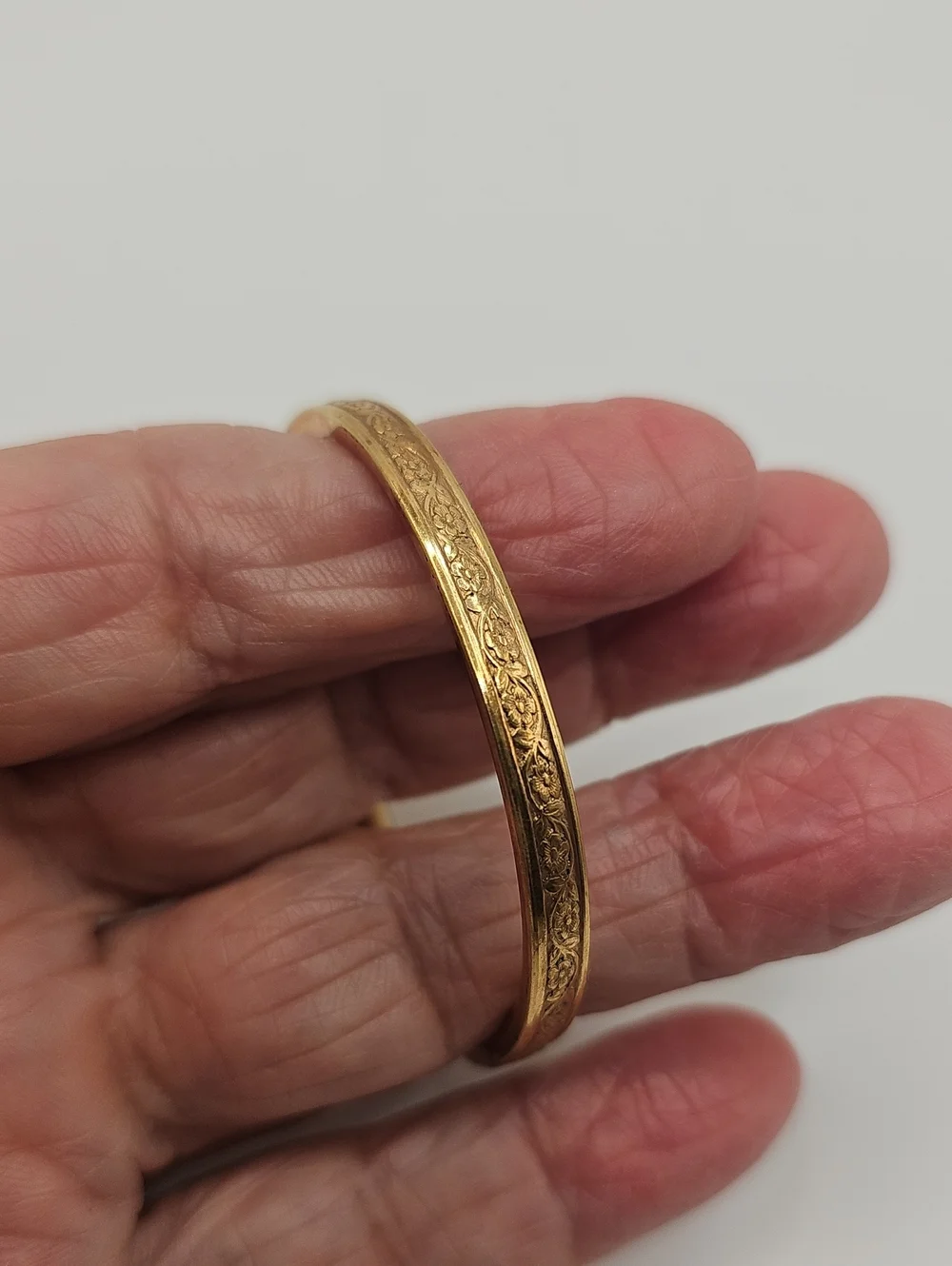 Childs 14K Gold Filled Bangle Bracelet. Hinged To Open.works Good.